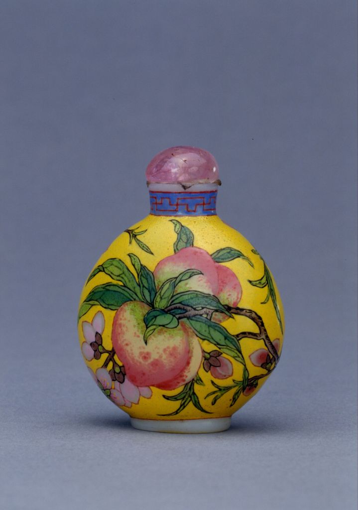 图片[1]-Glass painted enamel peach solid snuff bottle-China Archive